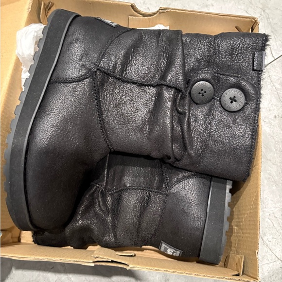 Skechers Black Rugged Sole Boots - Picture 2 of 6